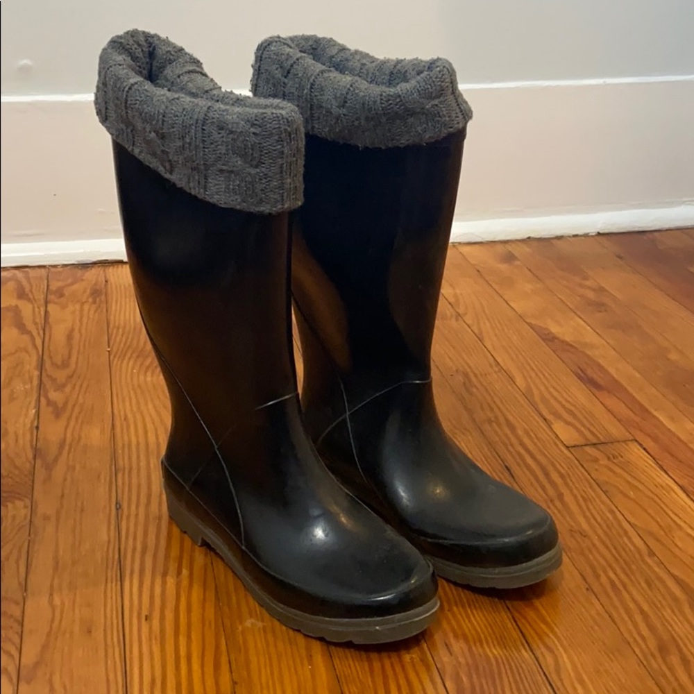 Black Rain boots with Grey fleece top